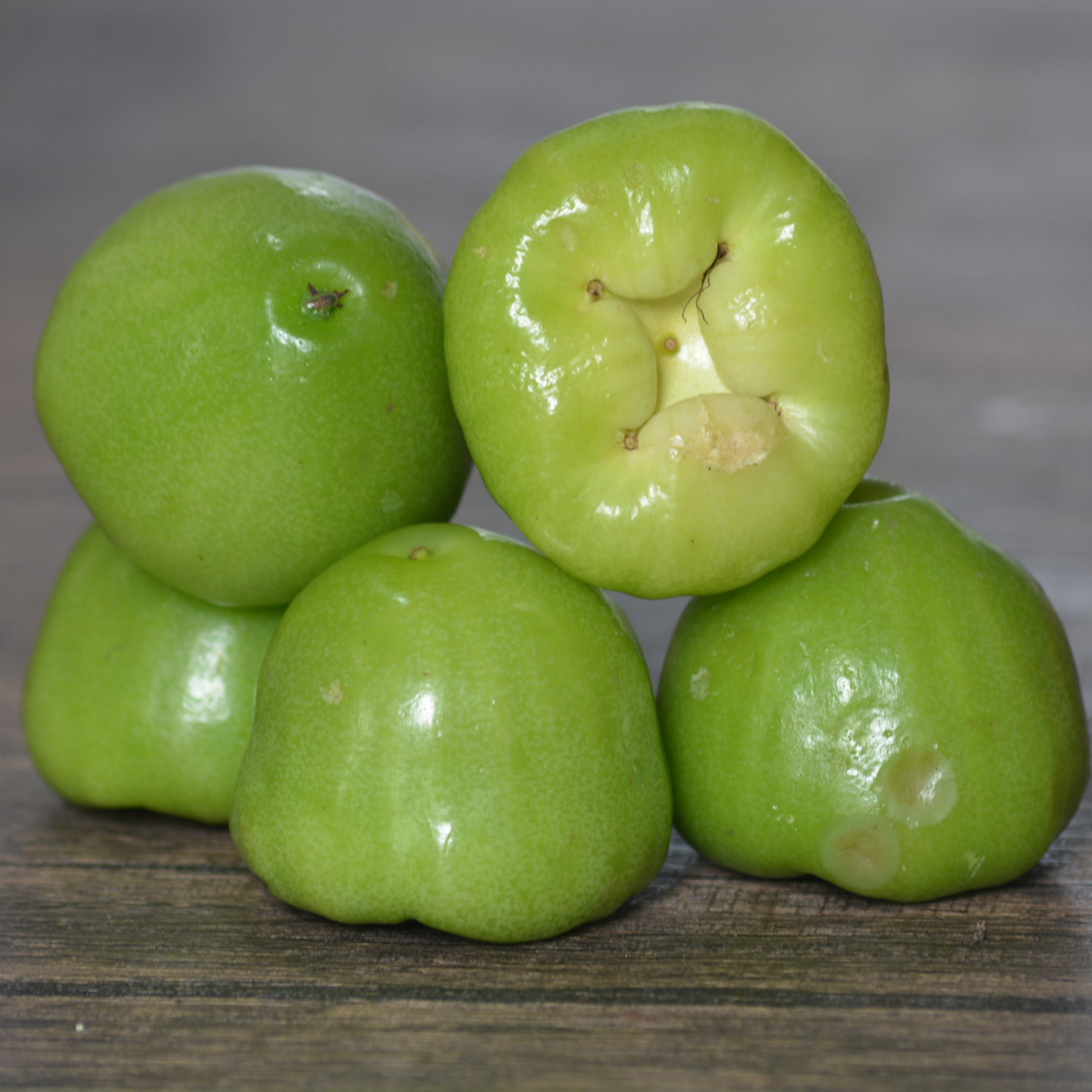 Water Apple - Green - Syzygium aqueum Fruit Plant